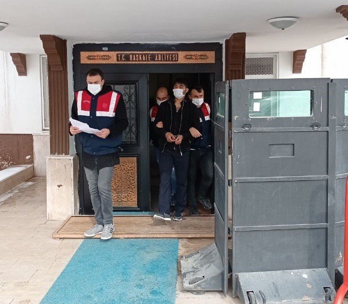 Başkale’de Silah Ve Mühimmat Ele Geçirildi