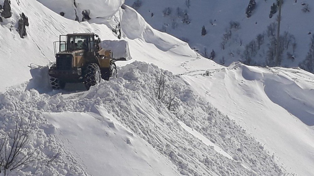 Tunceli’de Köy Yollarında Karla Mücadele Devam Ediyor