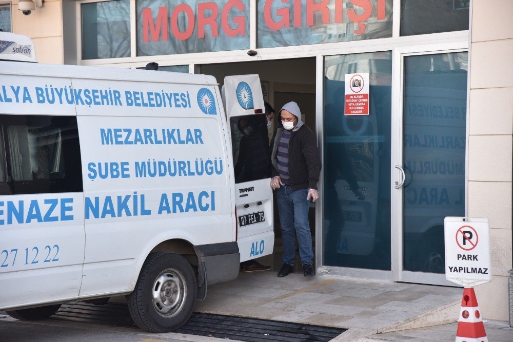 Falezlerden Düşerek Ölen Kadın, Aynı Gün Oğlunun Mezarına Gitmiş