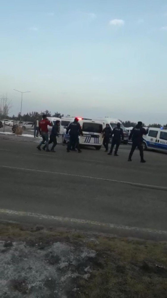 Erzurum’da Minibüs Şoförlerinin Taşlı Sopalı Kavgası: 9 Yaralı