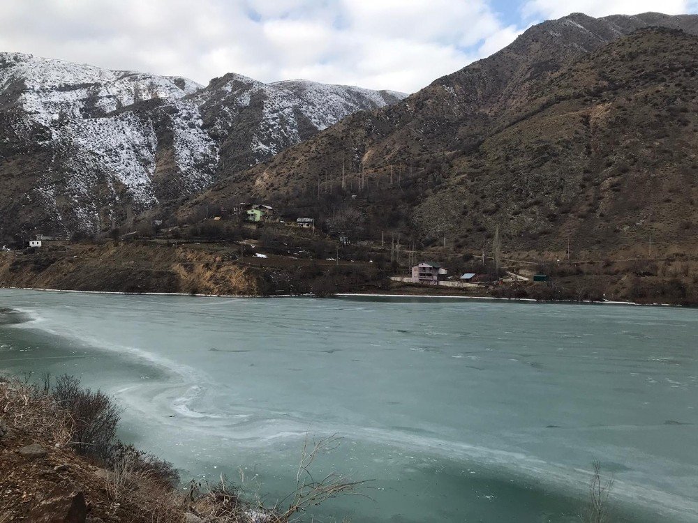 İ̇spir’de Çoruh Nehri Buz Tuttu