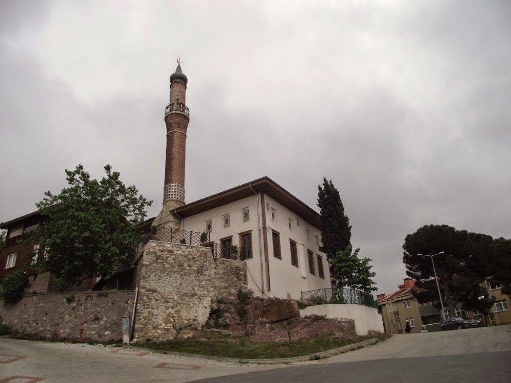 Tarihi Akçakoca Camii’ne Portatif Çadır