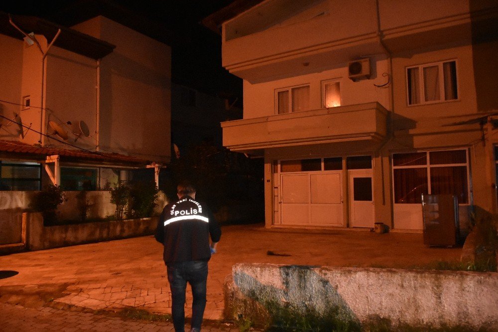 Babasını Kalbinden Bıçaklayıp Öldürdü
