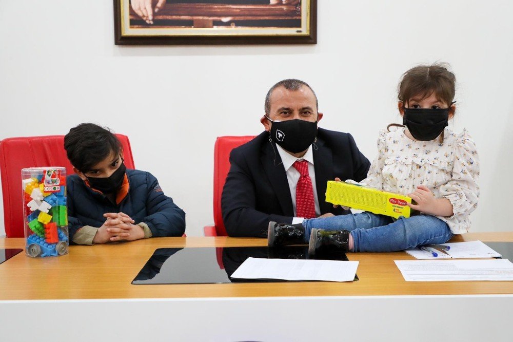 Vali Sonel, Dertlere Derman Olmayı Sürdürüyor