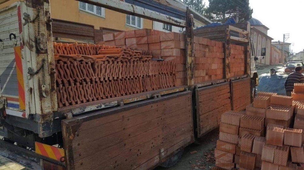 Başkan Şahiner’den Evi Yanan Aileye Yardım