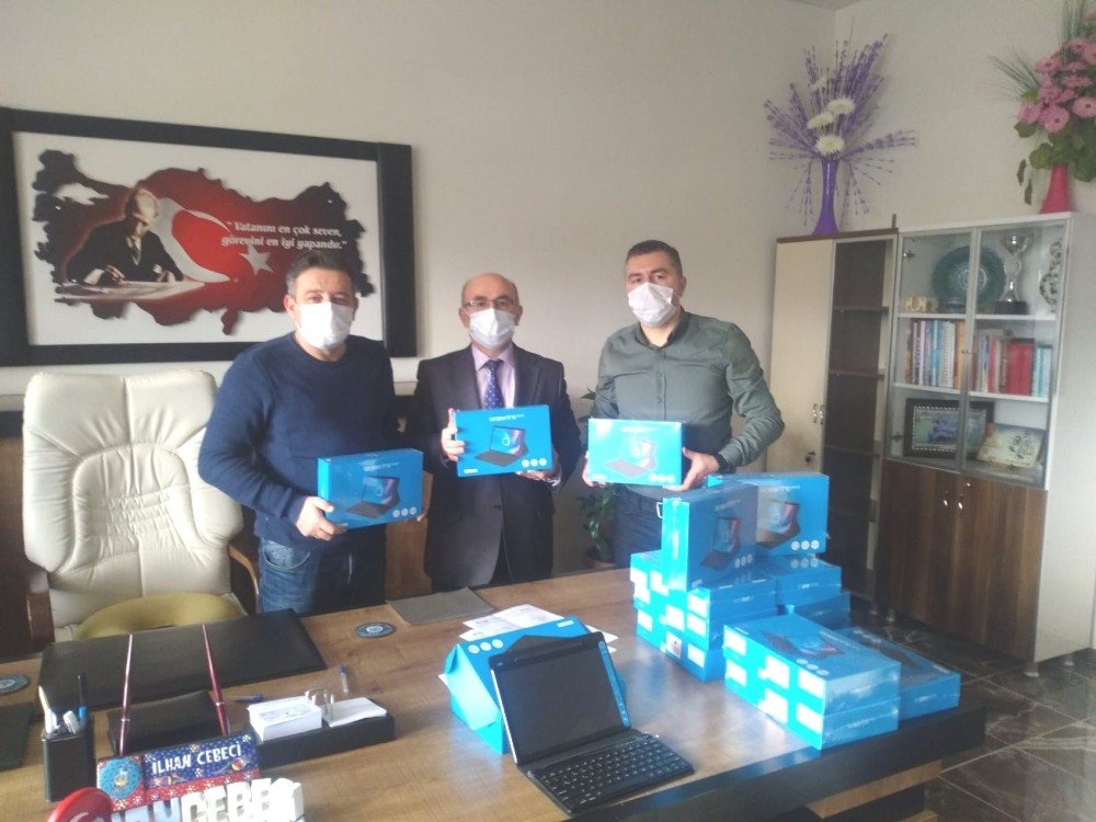 Tavşanlı Ticaret Ve Sanayi Odası’ndan Hisarcık’taki Öğrencilere Tablet Desteği