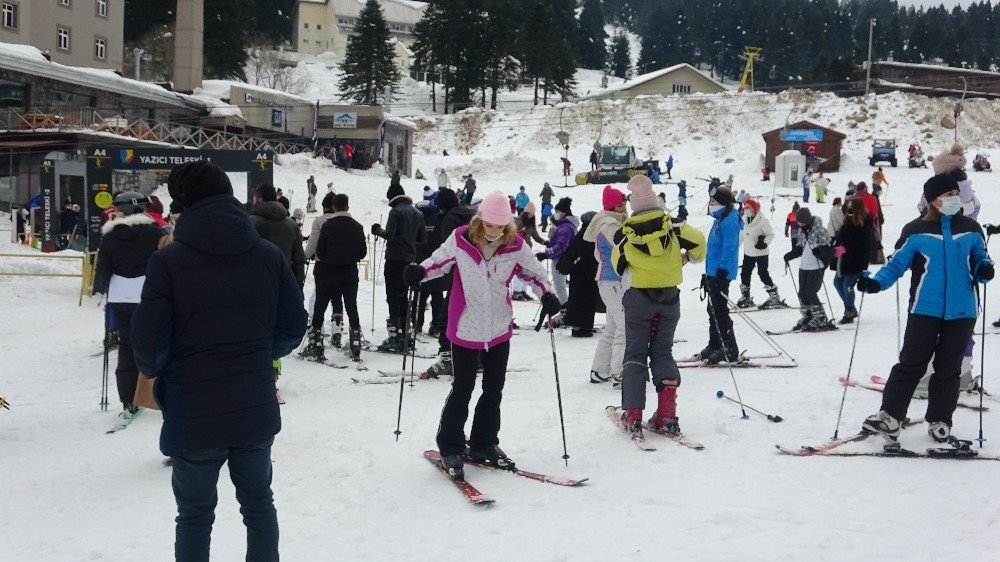 Uludağ’da Pistler Günübirlikçilerle Doldu