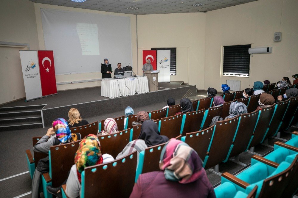Van’da ‘gönülden Gönüle Dost Sohbetleri’ İlgi Görüyor