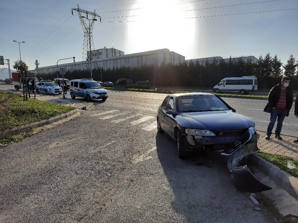 Kazada Savrulan Otomobil Yayaya Çarptı: 3 Yaralı
