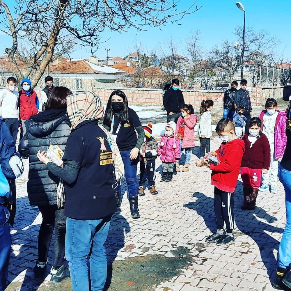 Büyüdüm Çocuk Oldum Platformu Tomarzalı Çocuklara Oyuncak Dağıttı