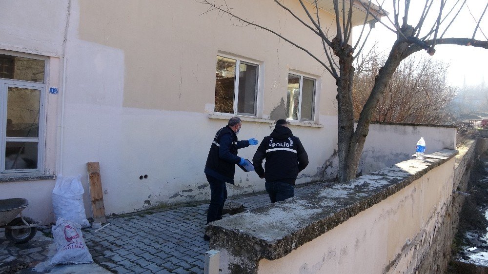 Cami Tadilatını Yapan İşçi Yüksekten Düşerek Yaralandı