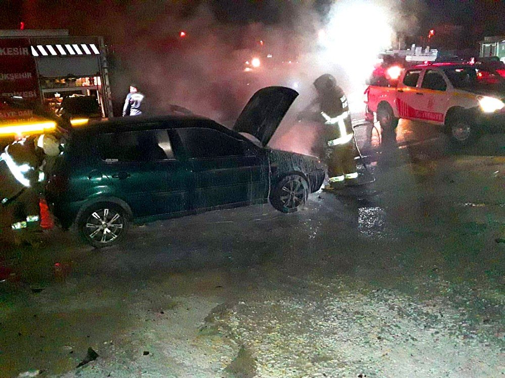 Edremit’te Seyir Halindeki Otomobil Yandı