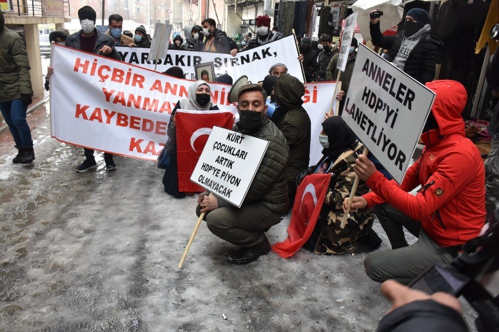 Hdp Binası Önündeki ‘evlat Nöbeti’ Üçüncü Haftasında