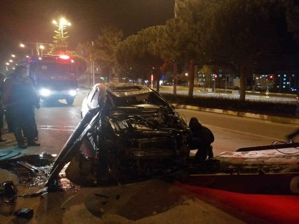 Isparta’da Kazaya Karışan Sürücü Aracını Bırakıp Kaçtı