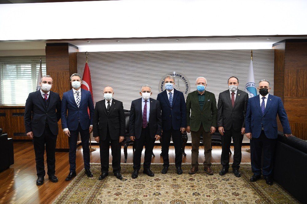 Büyükşehir’de Tramvay İmzaları Atıldı