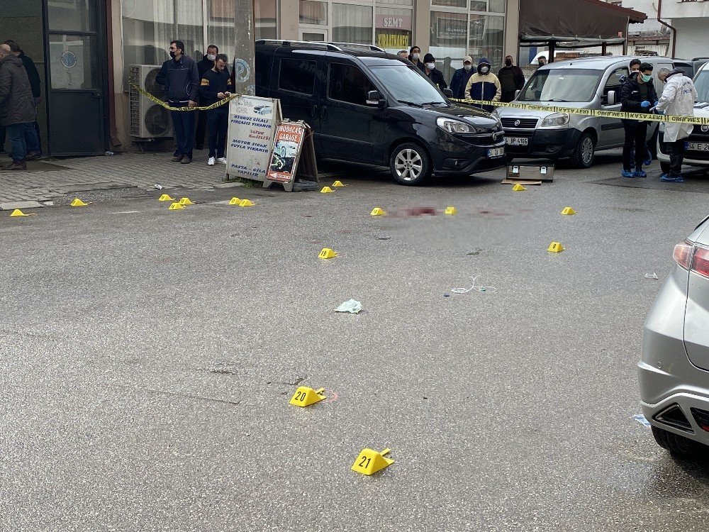Hastane Önündeki Cinayete 2 Gözaltı