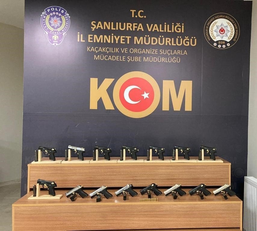 Salça Kovalarında Ruhsatsız 15 Tabanca Ele Geçirildi