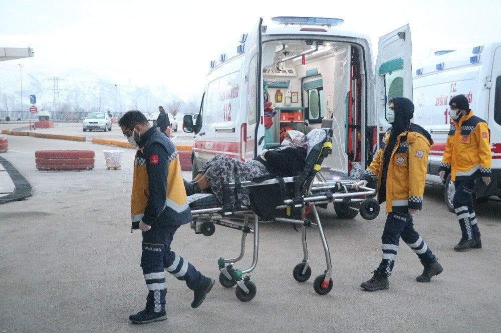 Karbon Monoksit Gazından Zehirlenen Anne Ve Kızı Hastaneye Kaldırıldı