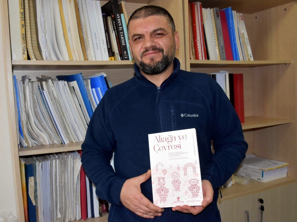 Aliağa Belediyesinin "oku, Okut" Kampanyasında İlk Kitabın Dağıtımı Sürüyor