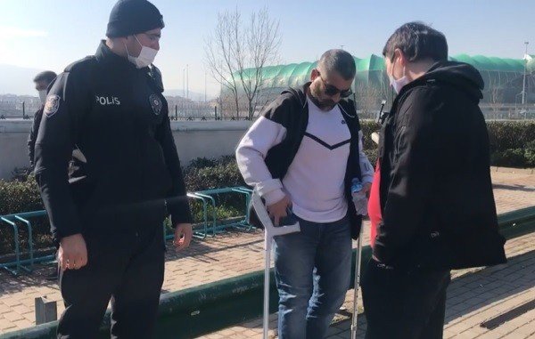 Kısıtlamada Kontrol Noktasından Geçen Engelli Sürücünün Aracında Uyuşturucu Olduğu İddia Edilen Madde Ele Geçirildi
