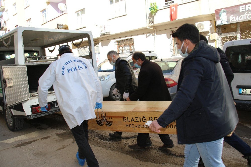 Yaşlı Adam Evinde Ölü Bulundu, Ondan Geriye Köpeği Kaldı