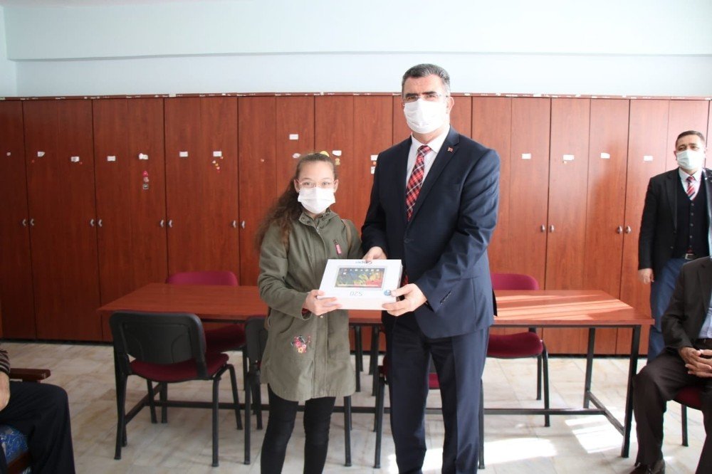 Gönen’de Öğrencilere 80 Tablet