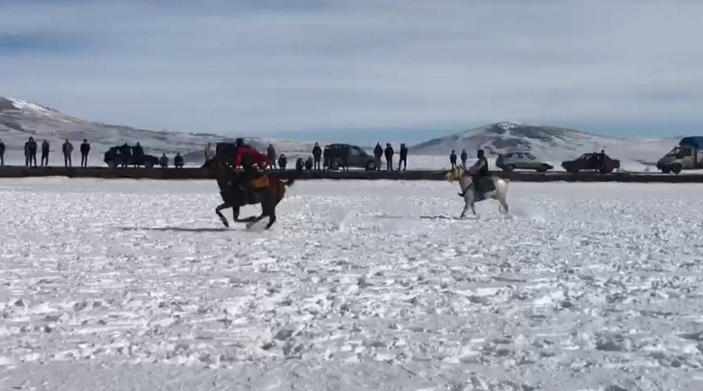Kars’ta Kar Üzerinde Cirit Coşkusu