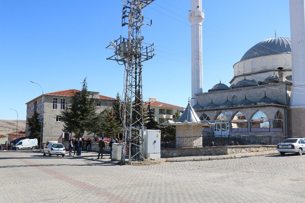 Kırşehir’de Vahşet, Cani Koca Eşini 27 Yerinden Bıçaklayarak Öldürdü