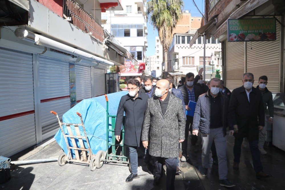 Vali Demirtaş, Kızıltepe Cumhuriyet Meydanında İncelemelerde Bulundu