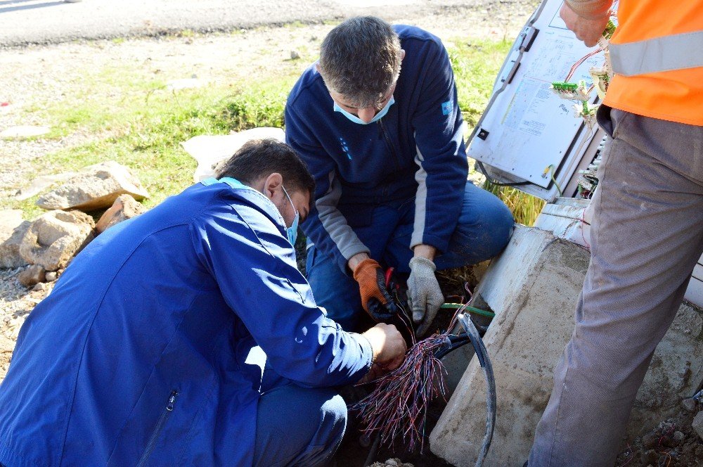 İ̇nternet Kabloları 6’ıncı Kez Çalınan Mahalleli İsyan Etti