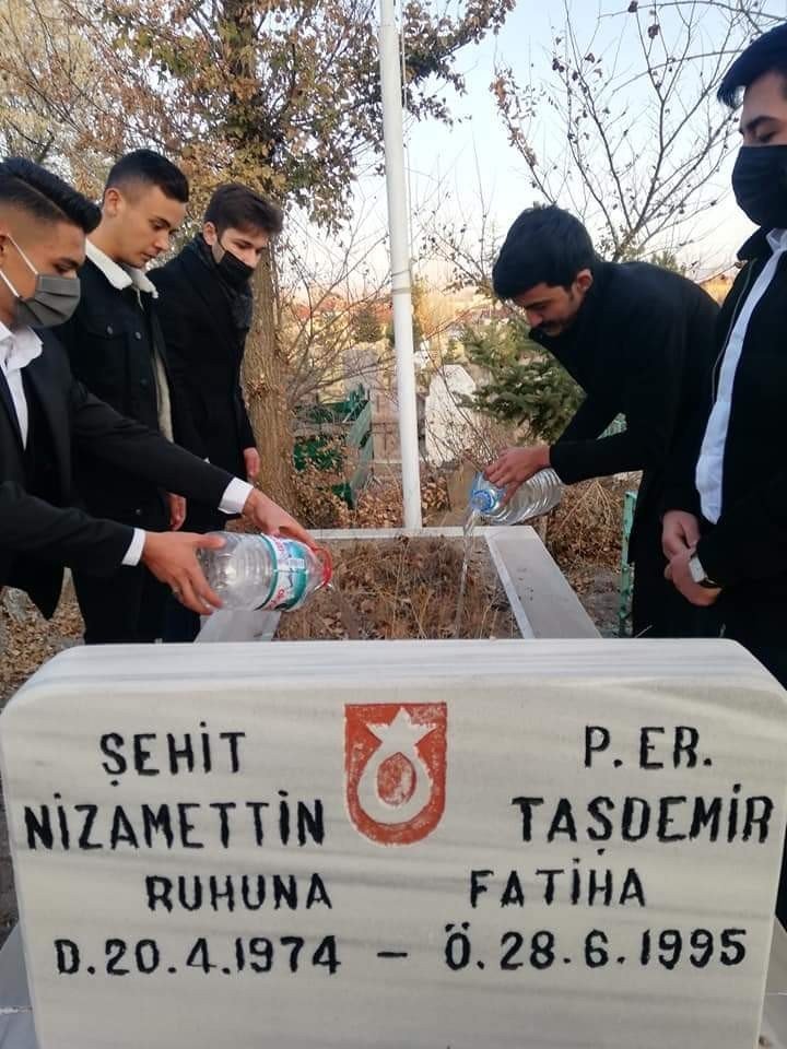 Tomarza Ülkü Ocakları Başkanlığı Şehit Kabirlerini Ziyaret Etti
