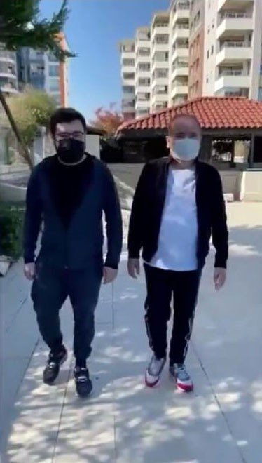 Korona Virüsü Yenen Başkan Böcek’in Oğluyla Sabah Yürüyüşü