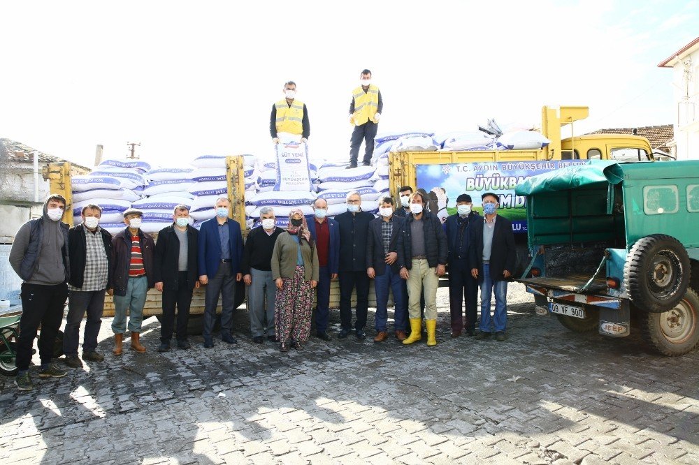Koçarlı’da Küçük Üreticiye Aydın Büyükşehir Belediyesi’nden Yem Desteği