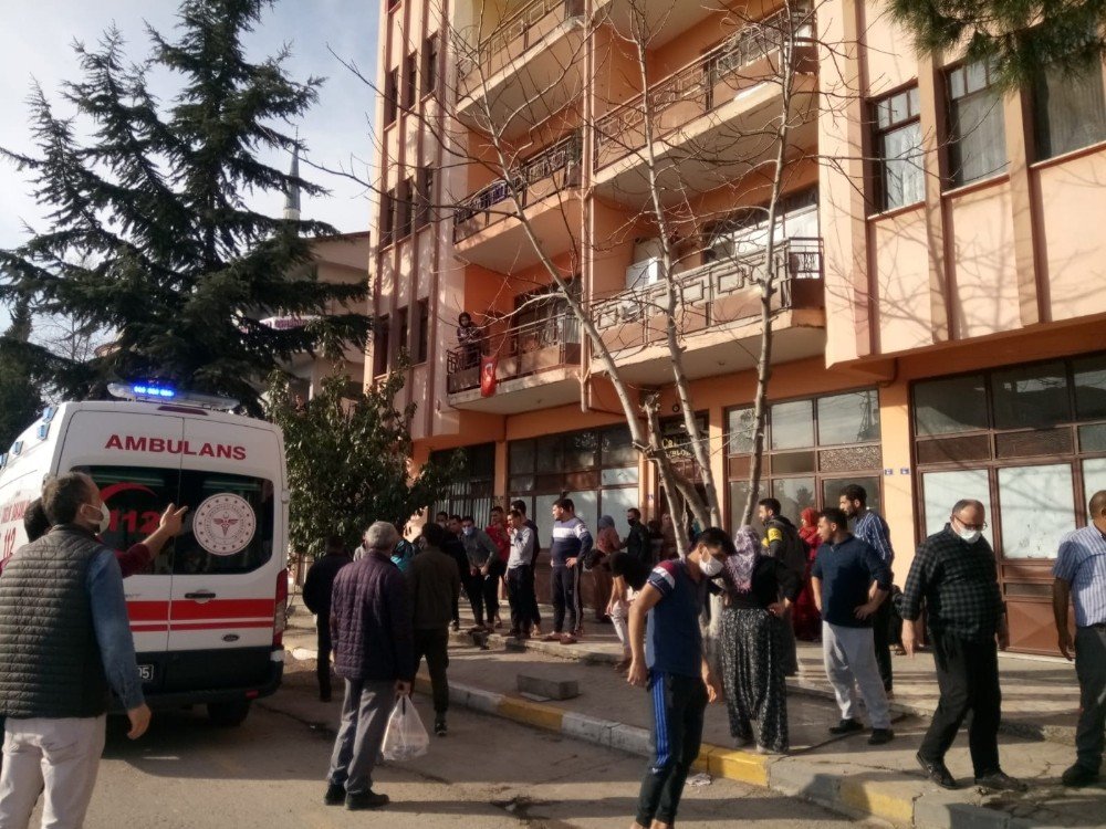 Düşerken Çaptığı Ağaç Dalları Çocuğu Ölümden Kurtardı