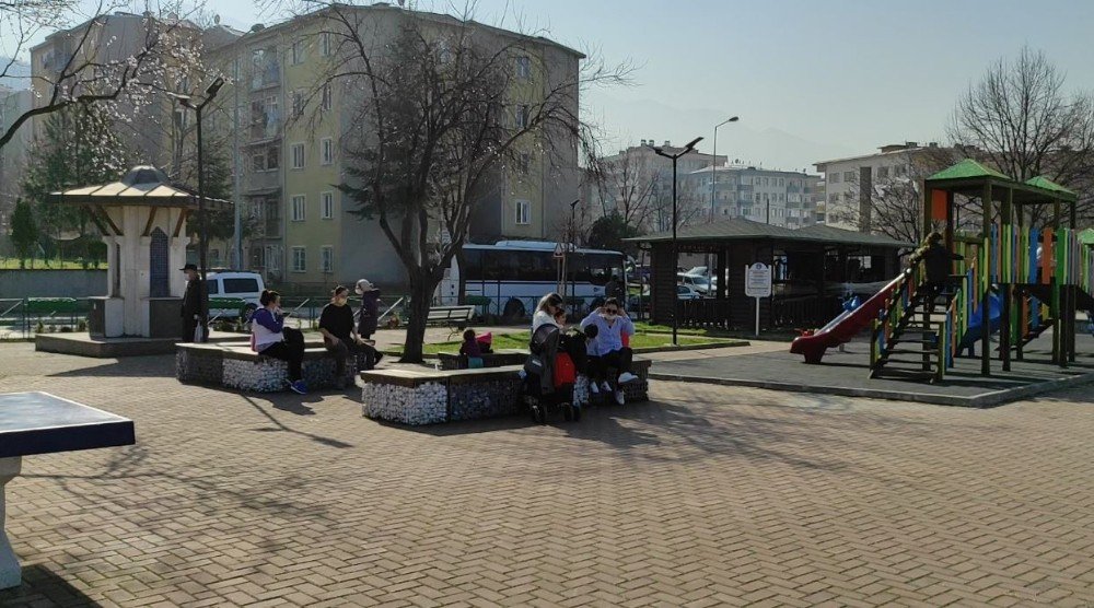 Güneşi Gören Bursalılar Kısıtlamayı Unuttu