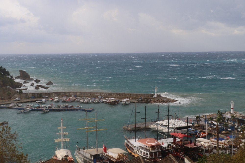 Antalya İçin Kuvvetli Fırtına Uyarısı