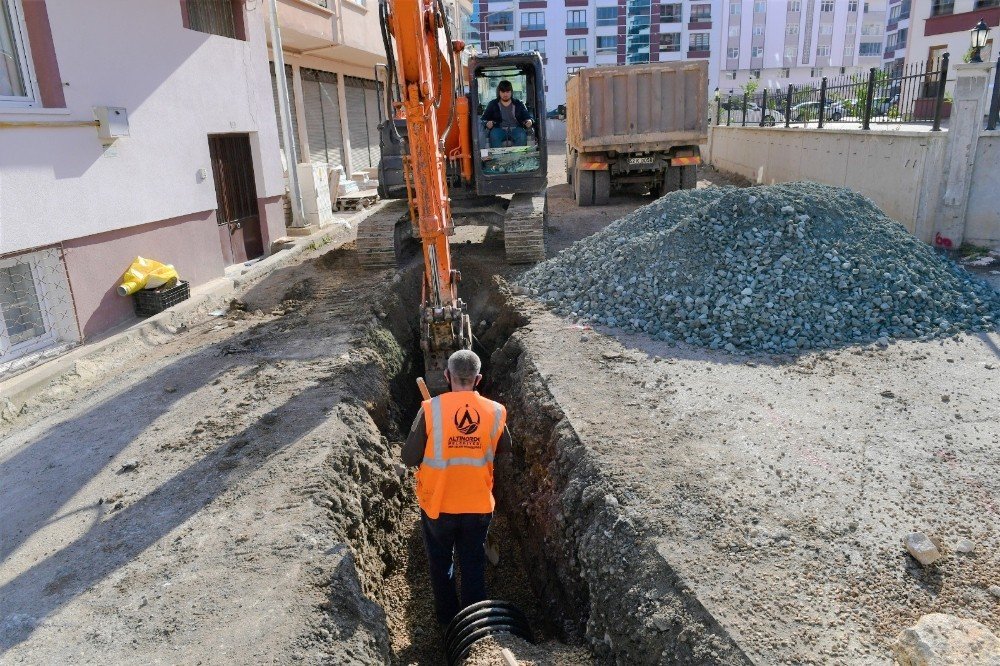 Altınordu’da Alt Yapı Çalışmaları Sürüyor
