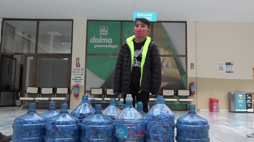 Pendikli Çocuk, Engelliler İçin 3 Ayda 30 Damacana Dolusu Mavi Kapak Topladı