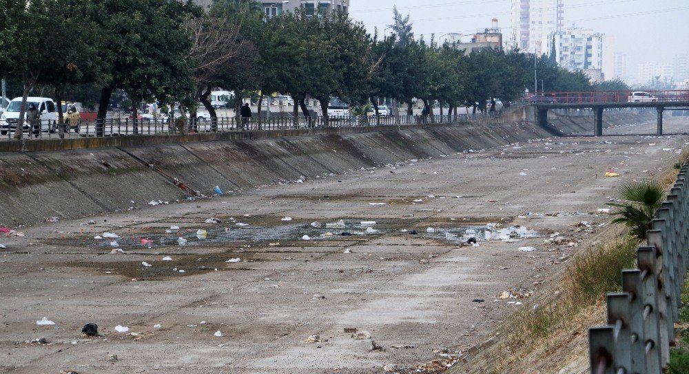 Adana’yı Ağ Gibi Saran Sulama Kanalları Çöplüğe Döndü