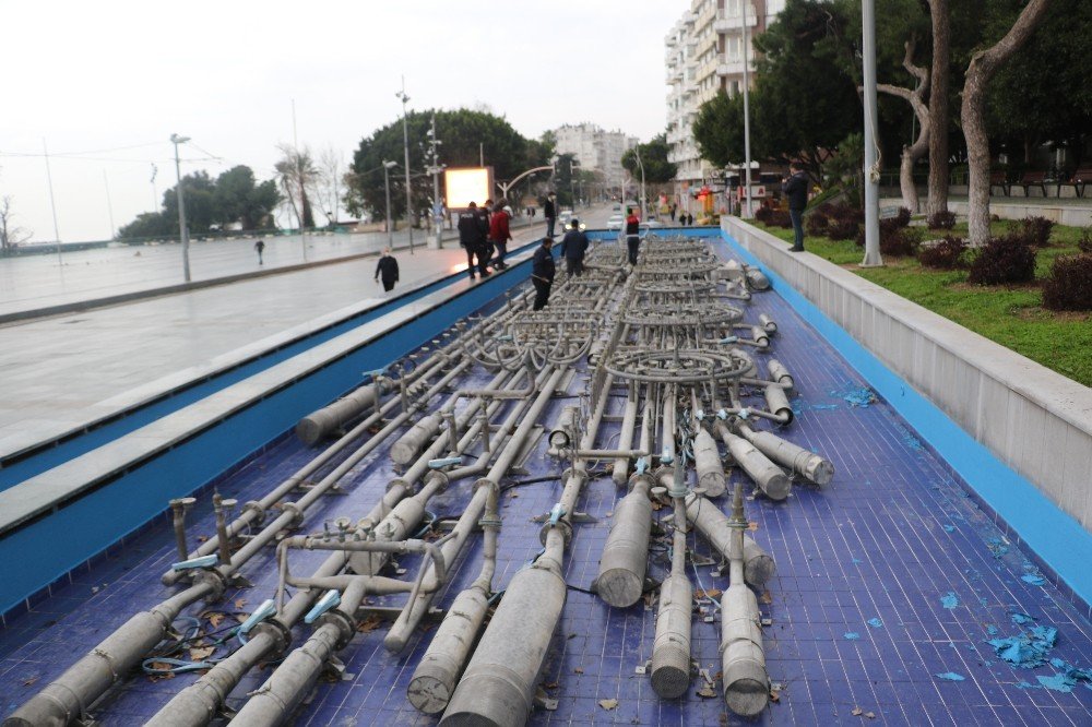 Antalya’da Dev Süs Havuzunun Fıskiyelerini Çaldılar