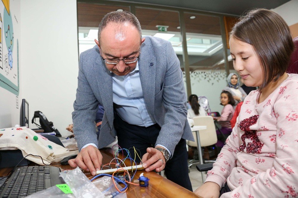Başkan Kavuş: “proje Ekibimiz Sadece Gençler İçin Değil Tüm Meramlılar İçin Projeler Üretecek”