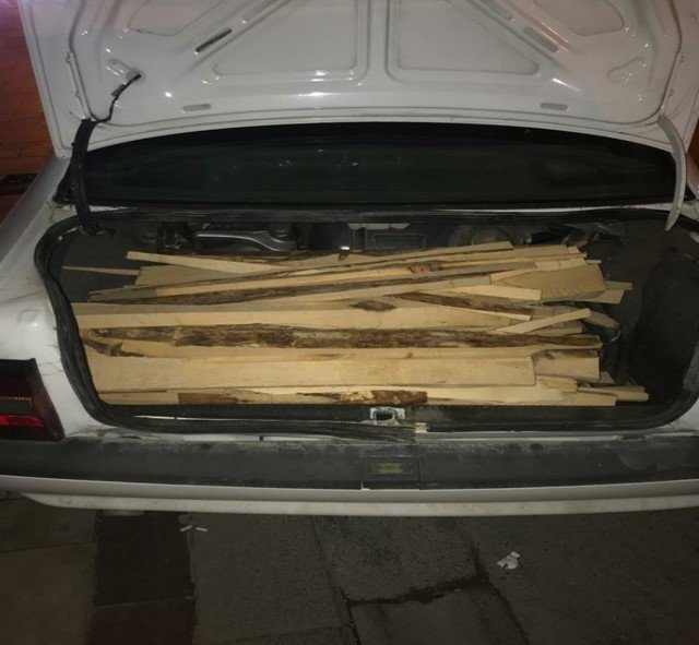 Hırsızlar 100 Kilogram Odun İle Yakalandı