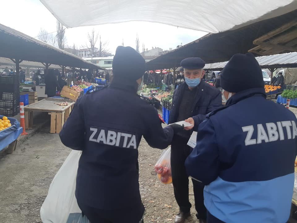Devrekani’de Esnaf Ve Vatandaşlara Maske Dağıtıldı