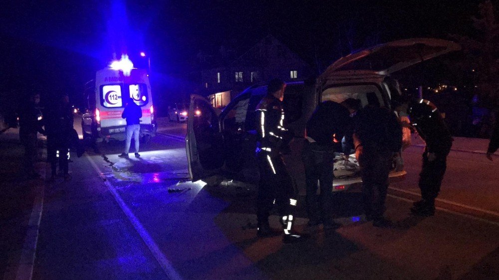Alkollü Sürücü Ambulansa Çarptı: 3 Yaralı