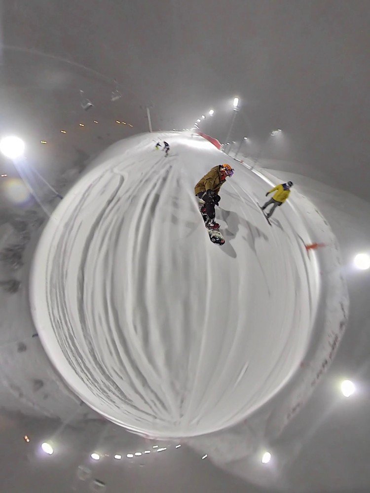 Palandöken Kayak Merkezi’nde Snowboardçuların Gece Kayağı Gösterisi Nefes Kesti