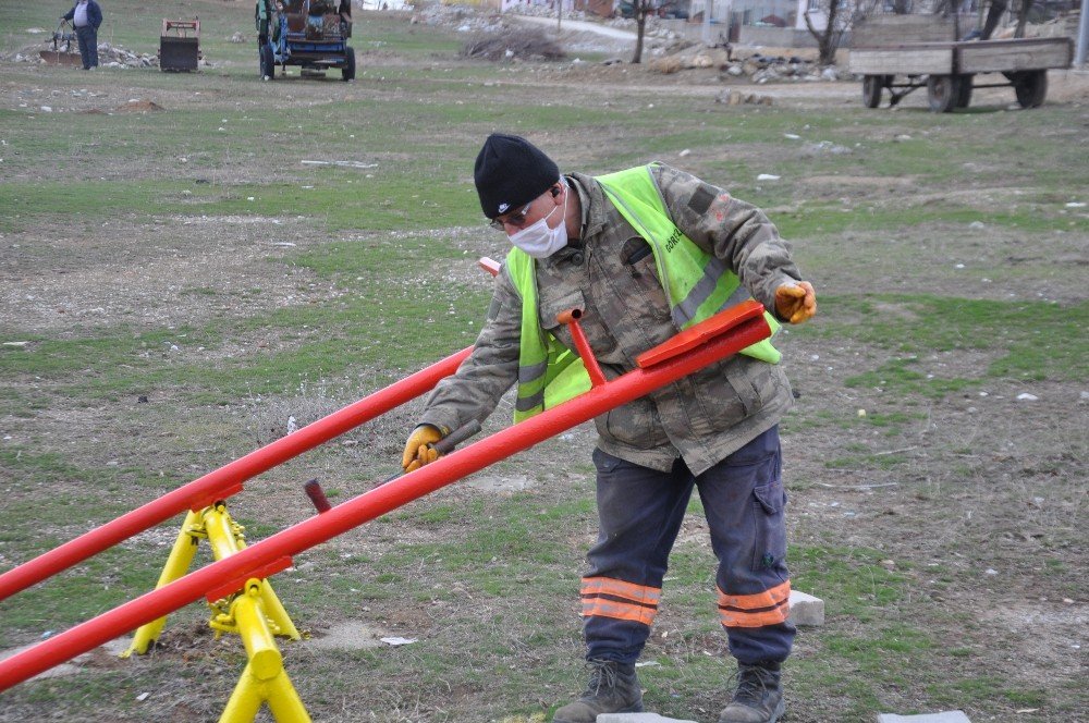 Kütahya’da Park Ve Bahçelere Bakım