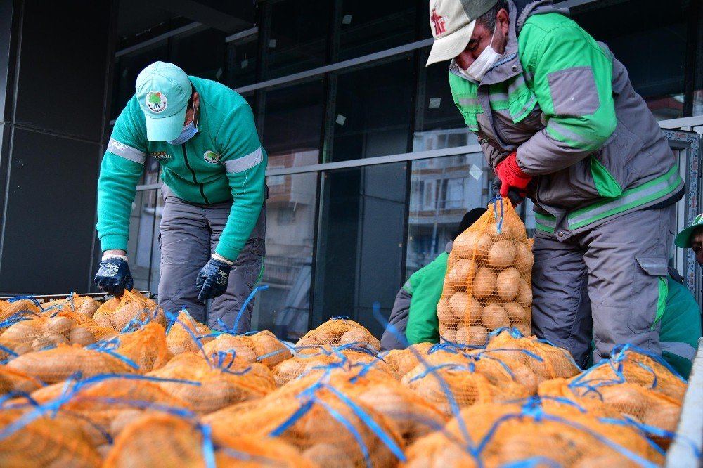 Mamak Belediyesi’nden 3 Bin 800 Haneye 150 Ton Patates Desteği