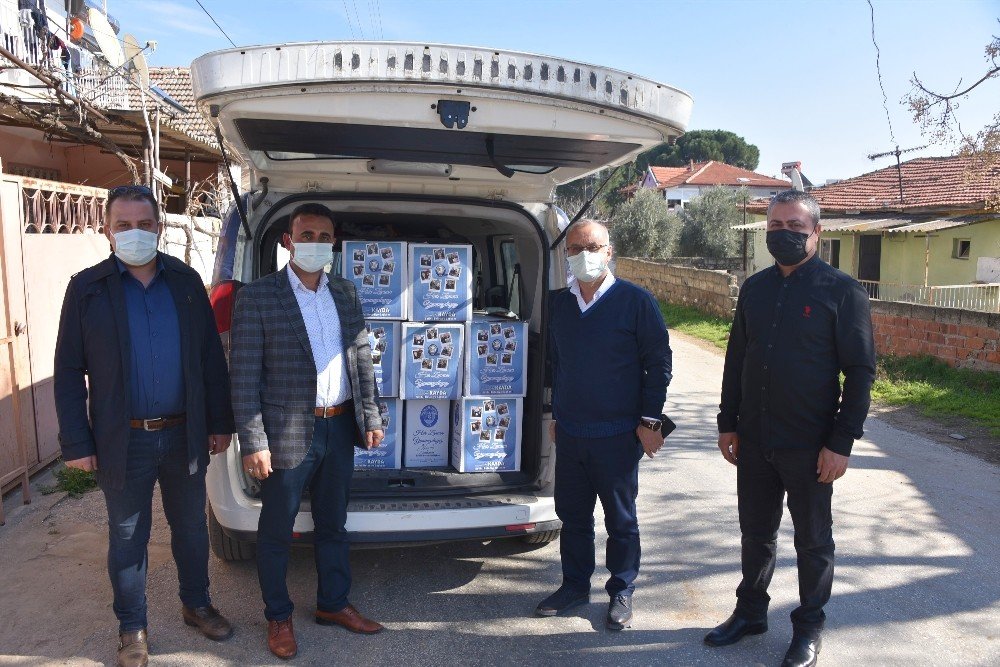 Salihli’de 10 Bin İhtiyaç Sahibine Gıda Paketi