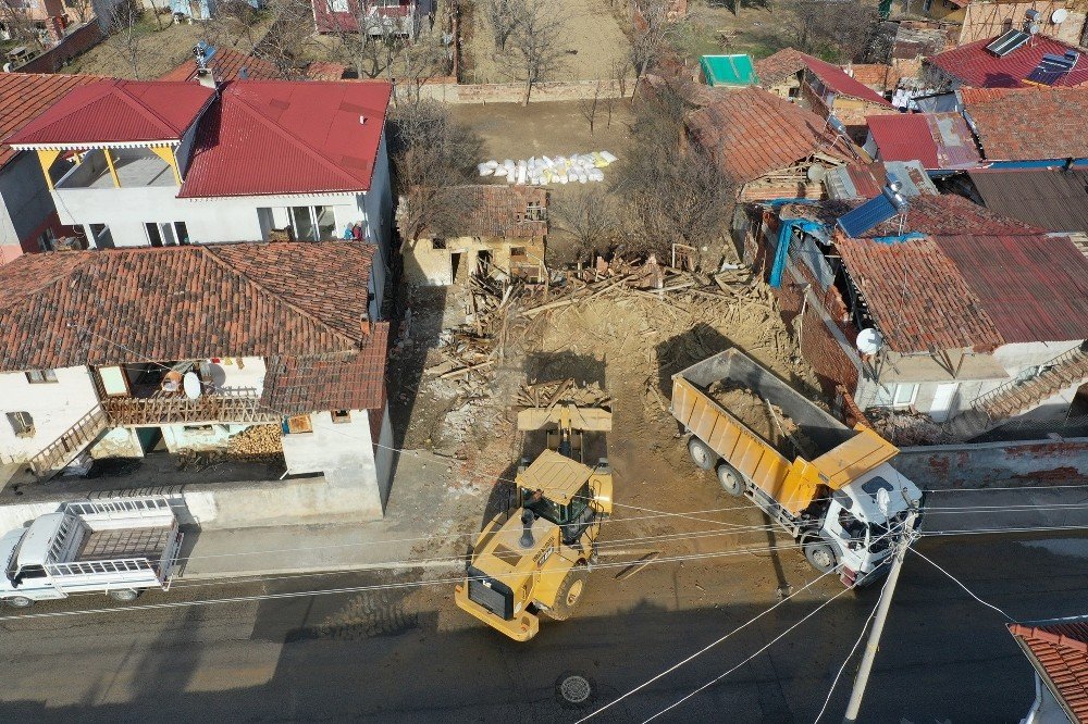 Tokat’ta 262 Metruk Bina Yıkıldı