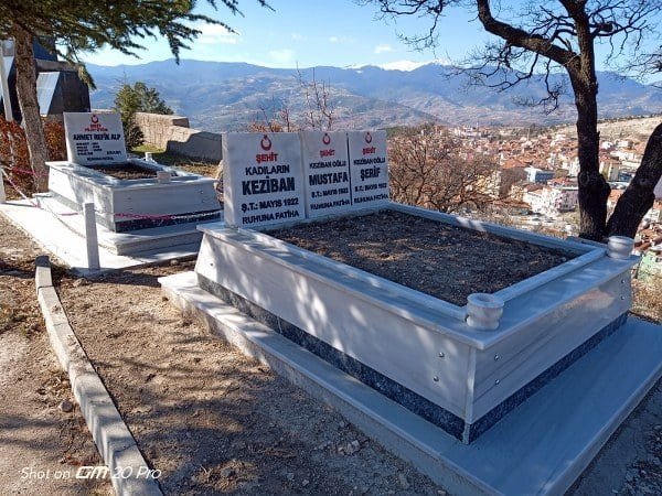 Emet’te 17 Şehidin Mezarı Yenilendi